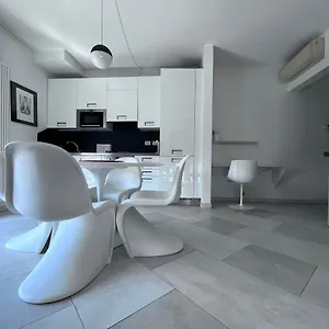 https://villa-fenix-milano.it-lombardy.com