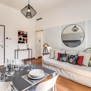 https://aweshomeitaly-luxury-apartments.it-tuscanyhotel.com